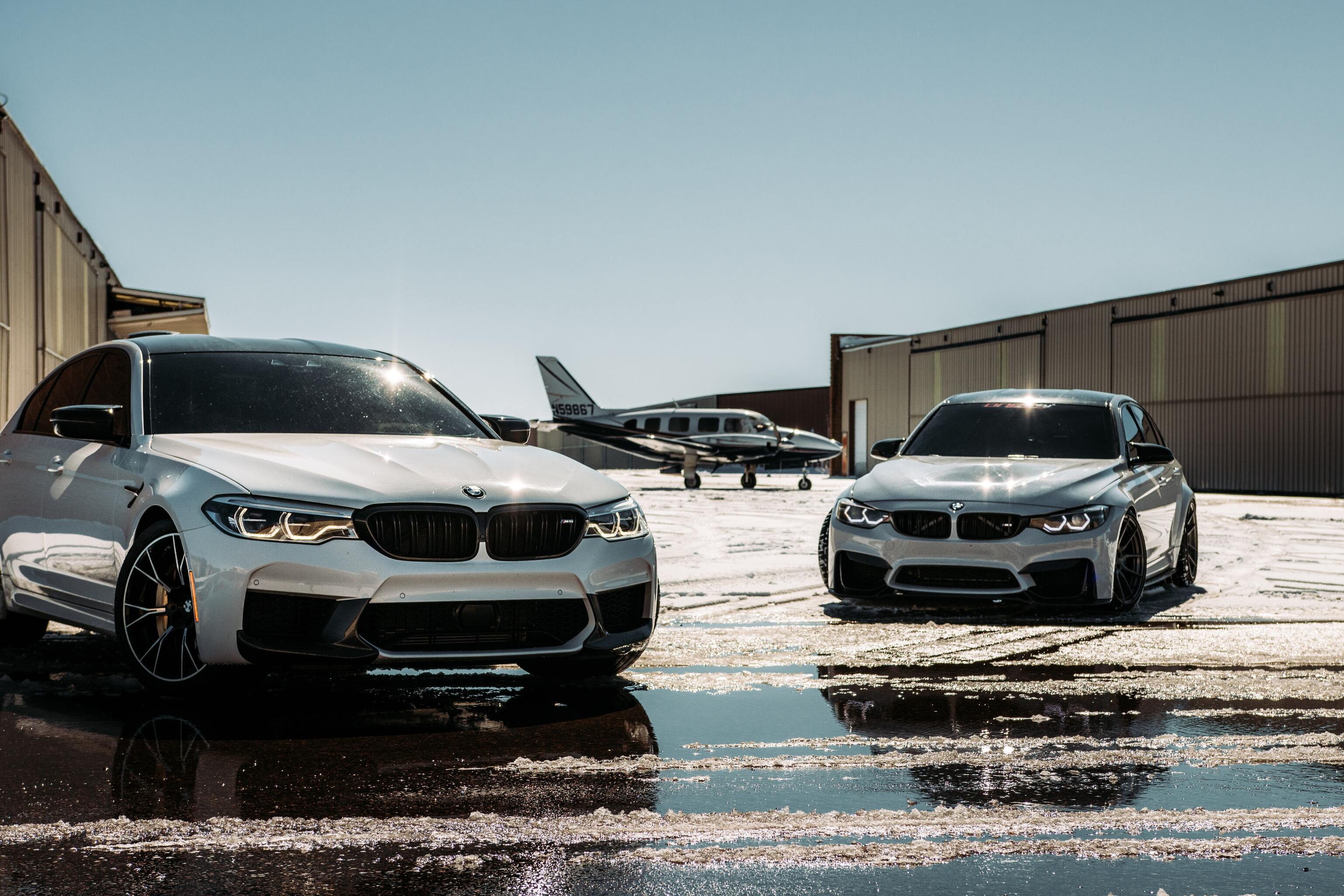 BMW bij hangar